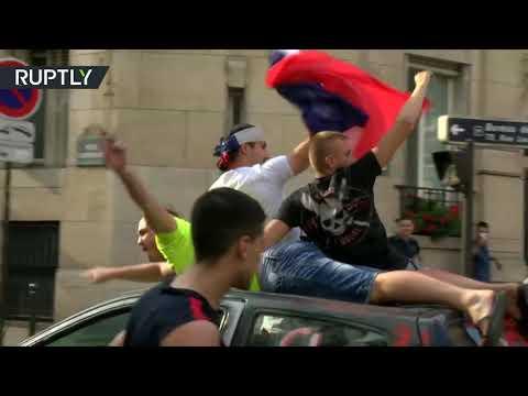 Париж празднует победу сборной Франции на чемпионате мира по футболу