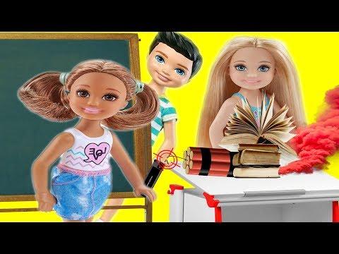 Новая ученица в классе устраивает разгром! Барби Мультик!