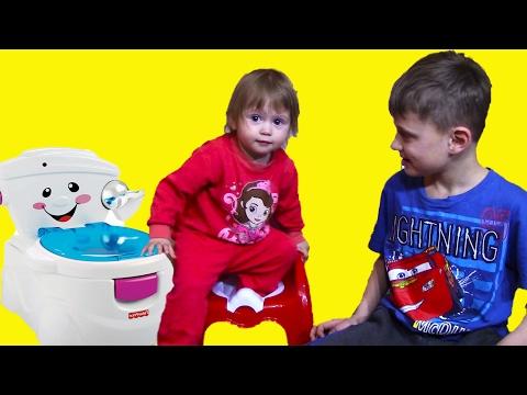 Туалетные Приколы с Какашками Учим сестричку Арину садиться на Горшок
