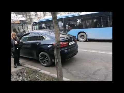 Лучшие автомобильные приколы №59. Скинули снег с крыши дома.