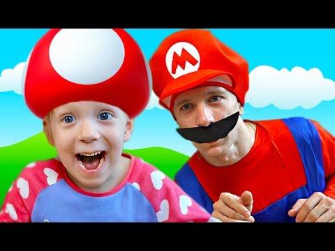 СУПЕР МАРИО В ГОСТЯХ у Миланы новый живой Марио играет в мультик игру похожею на Марио