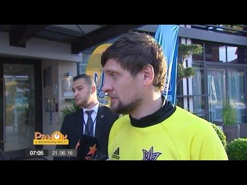 Украинская сборная готовится к матчам Евро-2016 возле кладбища